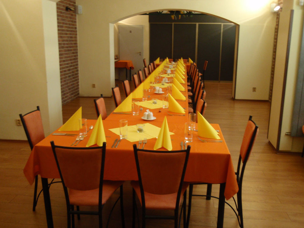 פראג Hotel Ostruvek מראה חיצוני תמונה