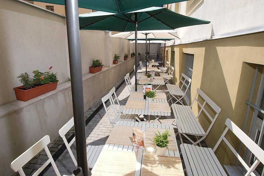 פראג Hotel Ostruvek מראה חיצוני תמונה