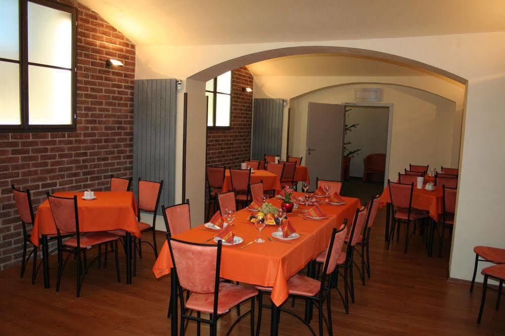 פראג Hotel Ostruvek מראה חיצוני תמונה