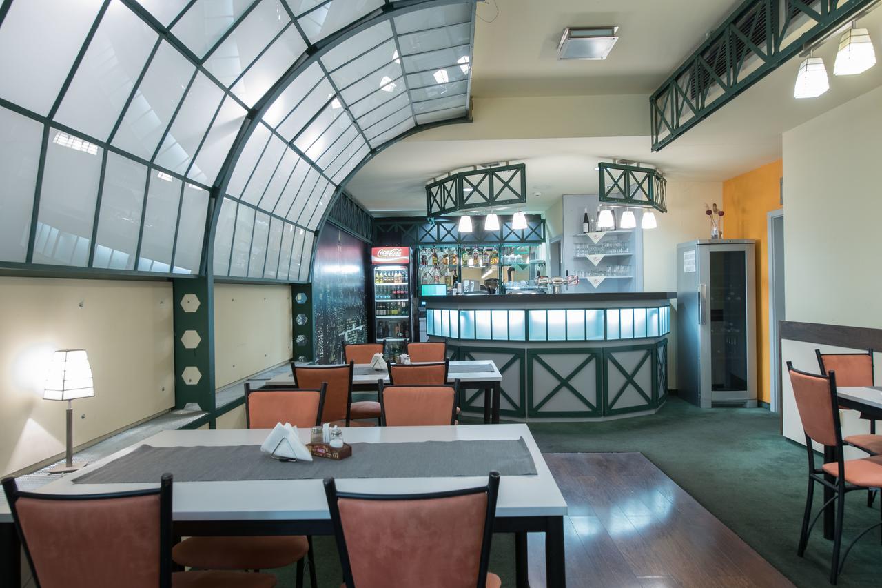 פראג Hotel Ostruvek מראה חיצוני תמונה