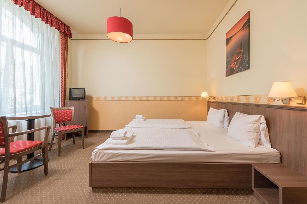 פראג Hotel Ostruvek מראה חיצוני תמונה