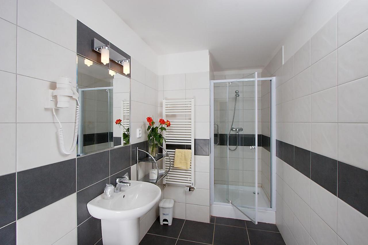 פראג Hotel Ostruvek מראה חיצוני תמונה