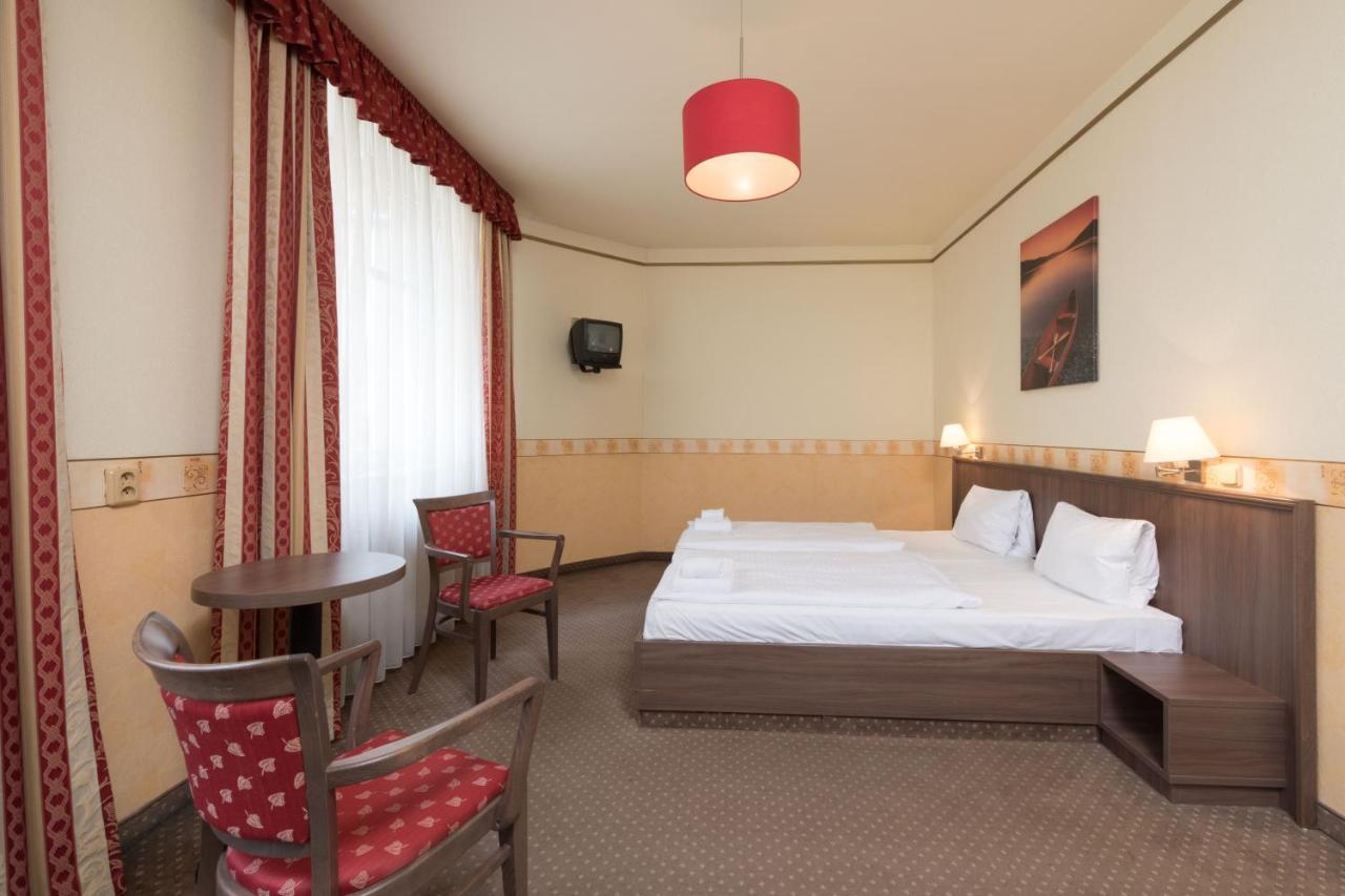 פראג Hotel Ostruvek מראה חיצוני תמונה
