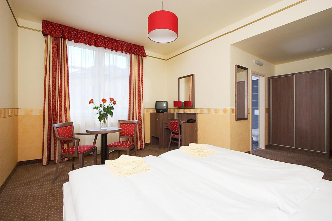 פראג Hotel Ostruvek מראה חיצוני תמונה