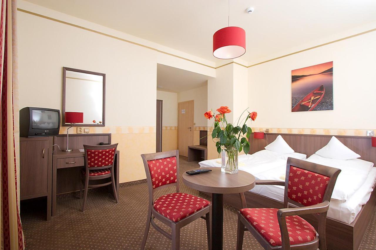 פראג Hotel Ostruvek מראה חיצוני תמונה