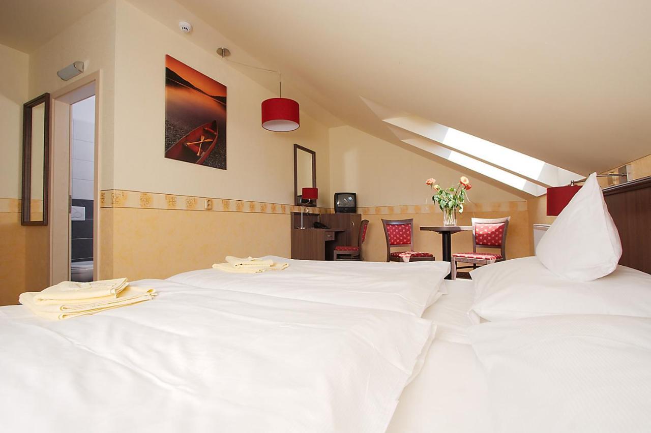 פראג Hotel Ostruvek מראה חיצוני תמונה