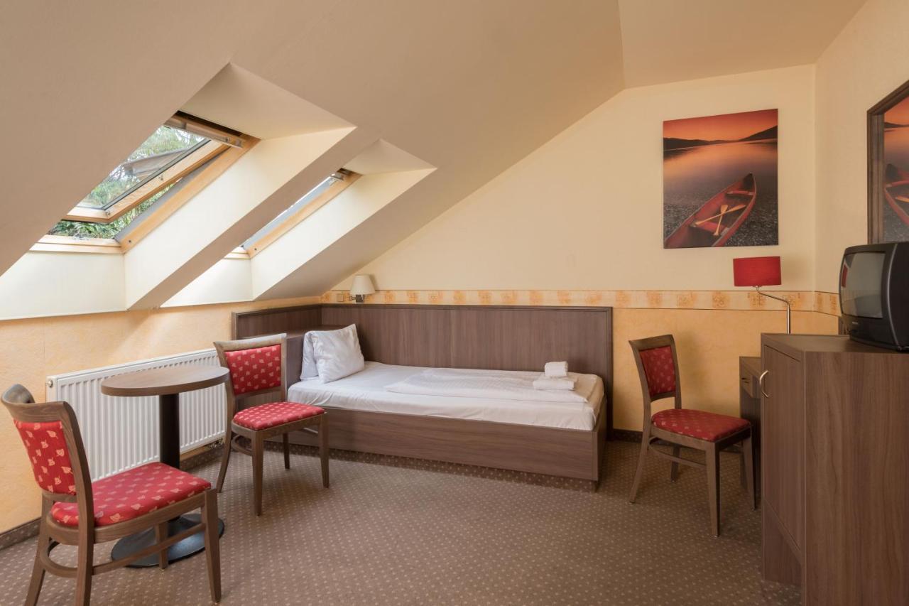פראג Hotel Ostruvek מראה חיצוני תמונה