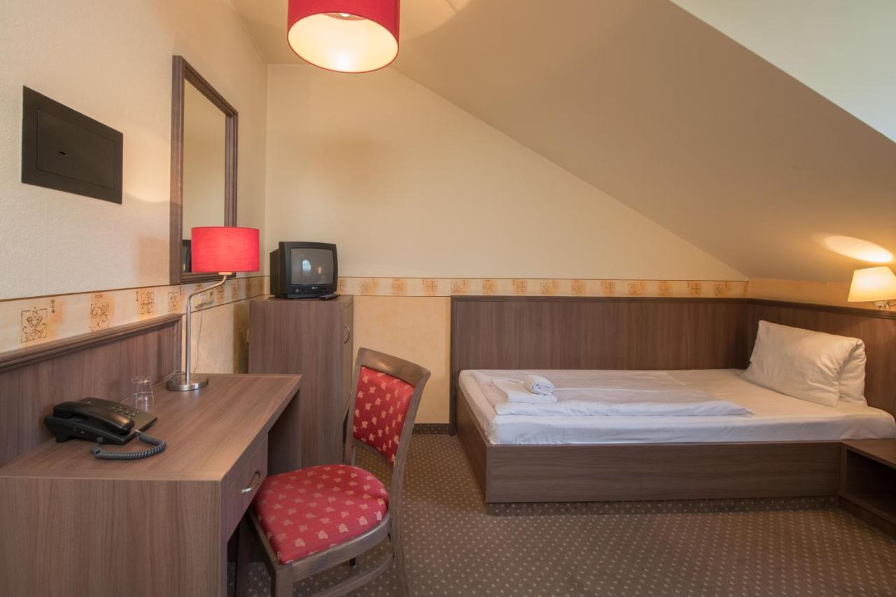 פראג Hotel Ostruvek מראה חיצוני תמונה