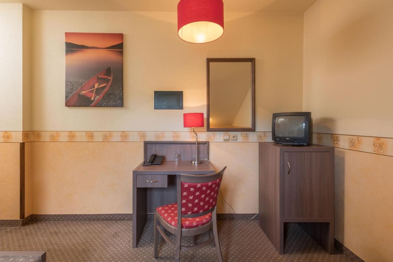 פראג Hotel Ostruvek מראה חיצוני תמונה